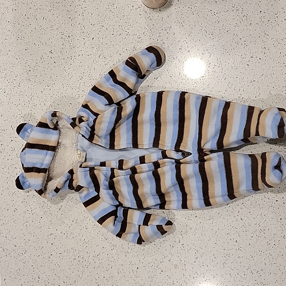Old Navy 0-3 m fleece hooded snowsuit